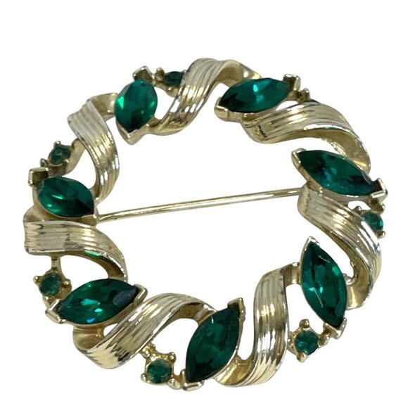 Vintage Lisner Gold-Tone Ribbon Brooch Pin Green Rhinestones Glass Round Wreath - Picture 1 of 7